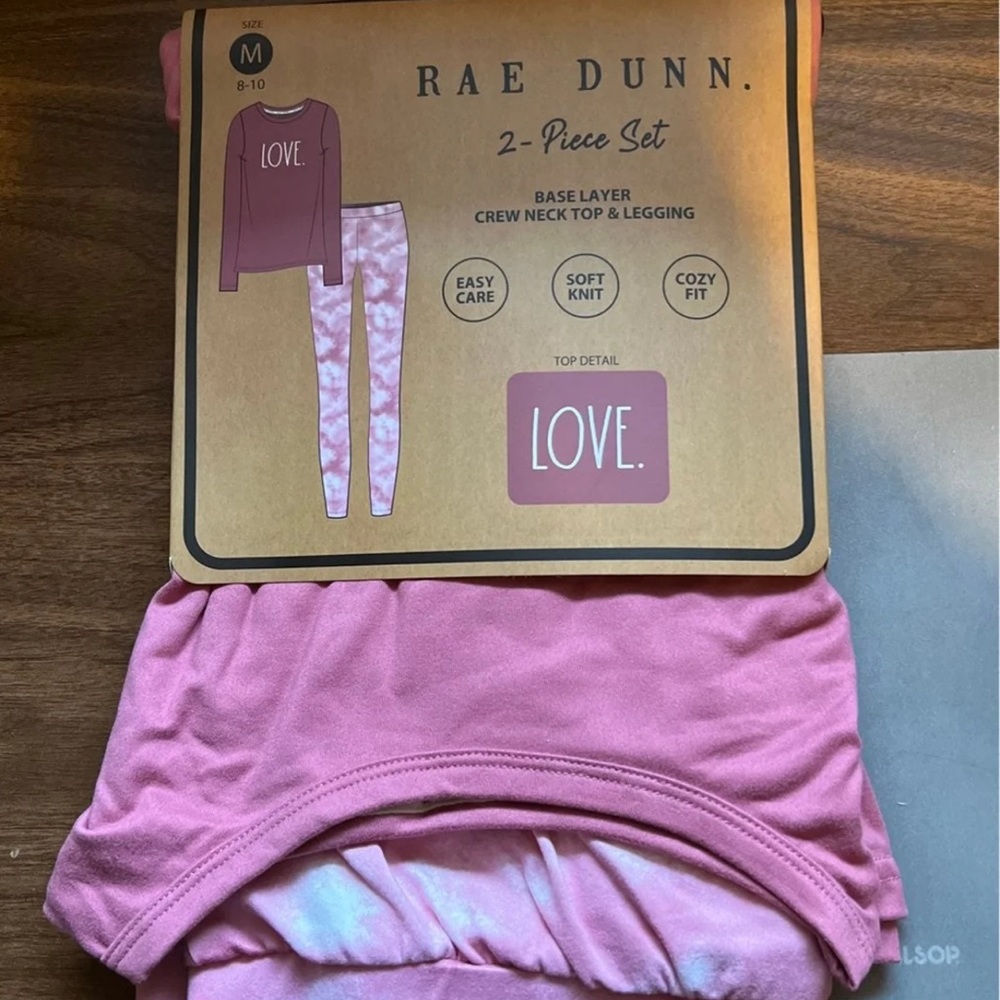 Rae Dunn 2 pc set top & leggings base layer